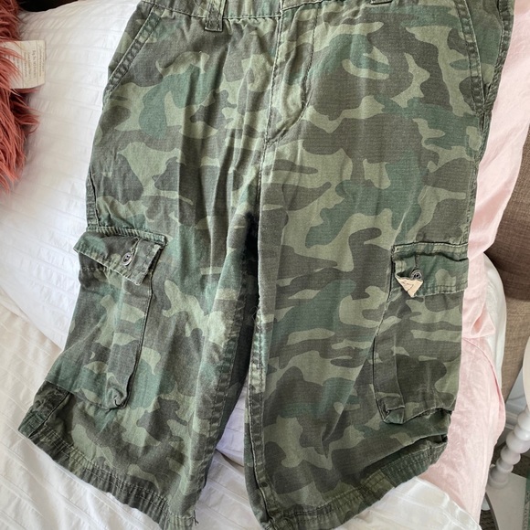 Youth Male Shorts Green Camouflage LEVIS - Picture 2 of 4